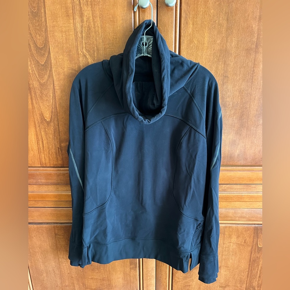 Lululemon flurry fighting pullover